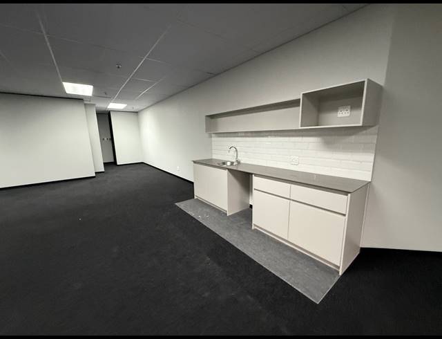 165M² OFFICE TO LET IN PARKTOWN